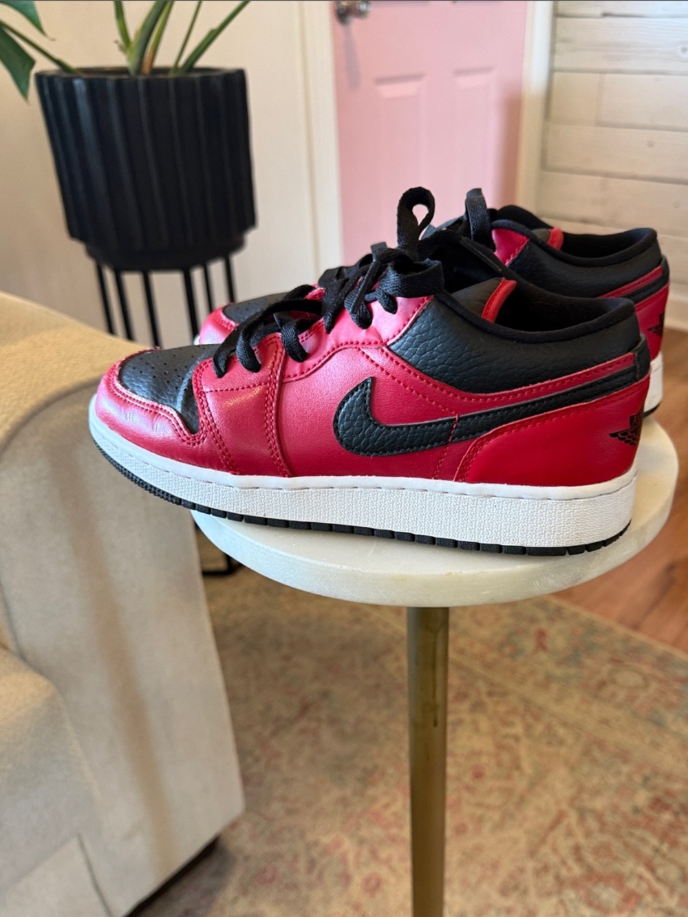 Nike Kids Red and Black Low-Top Sneakers with White Midsole